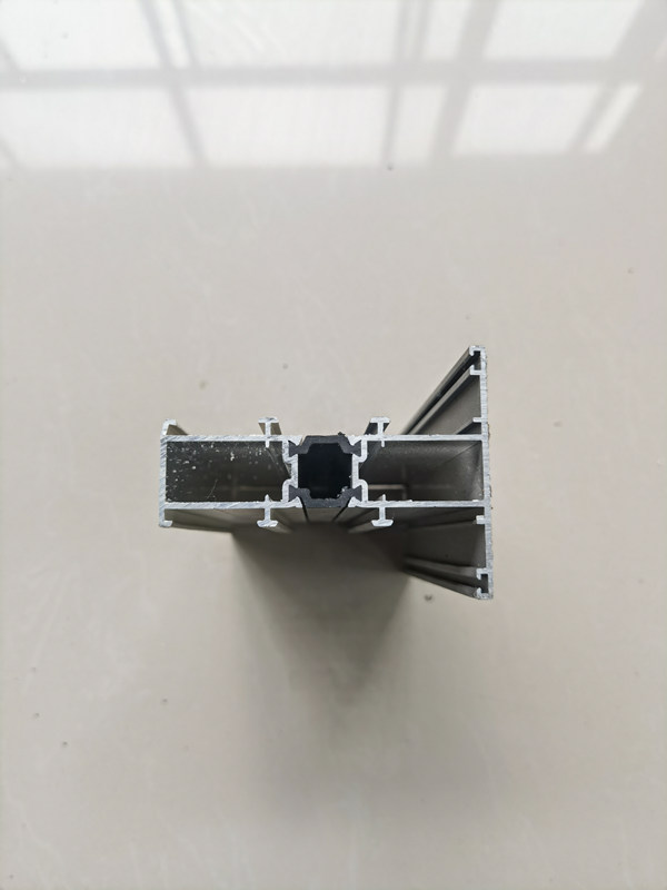 主材壁厚1.6mm，90系列窗纱一体