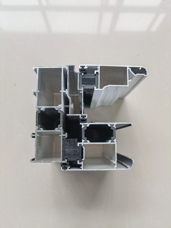 主材壁厚1.6mm，108系列窗纱一样
